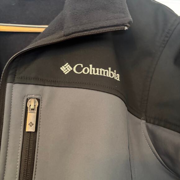 Columbia Men’s Ascender softshell jacket. Size M. Black and charcoal. Sporty. - Picture 2 of 7